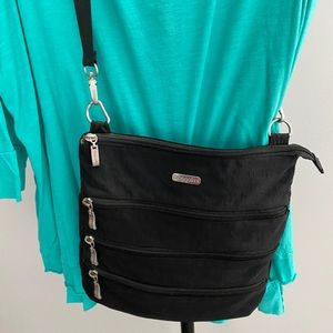 Baggallini crossbody bag in black